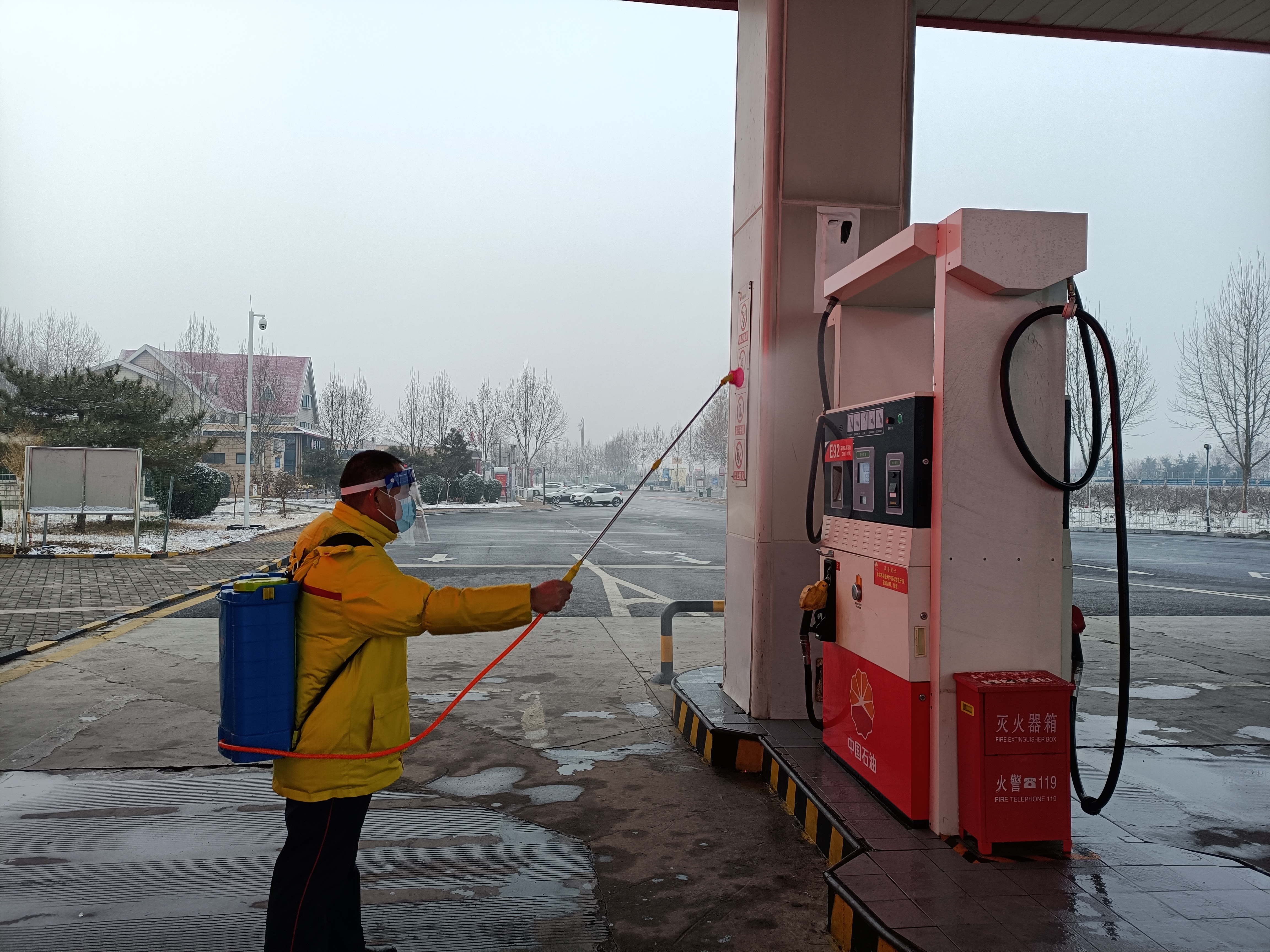 2021.1.5鶴壁加油站，加油機消毒.jpg