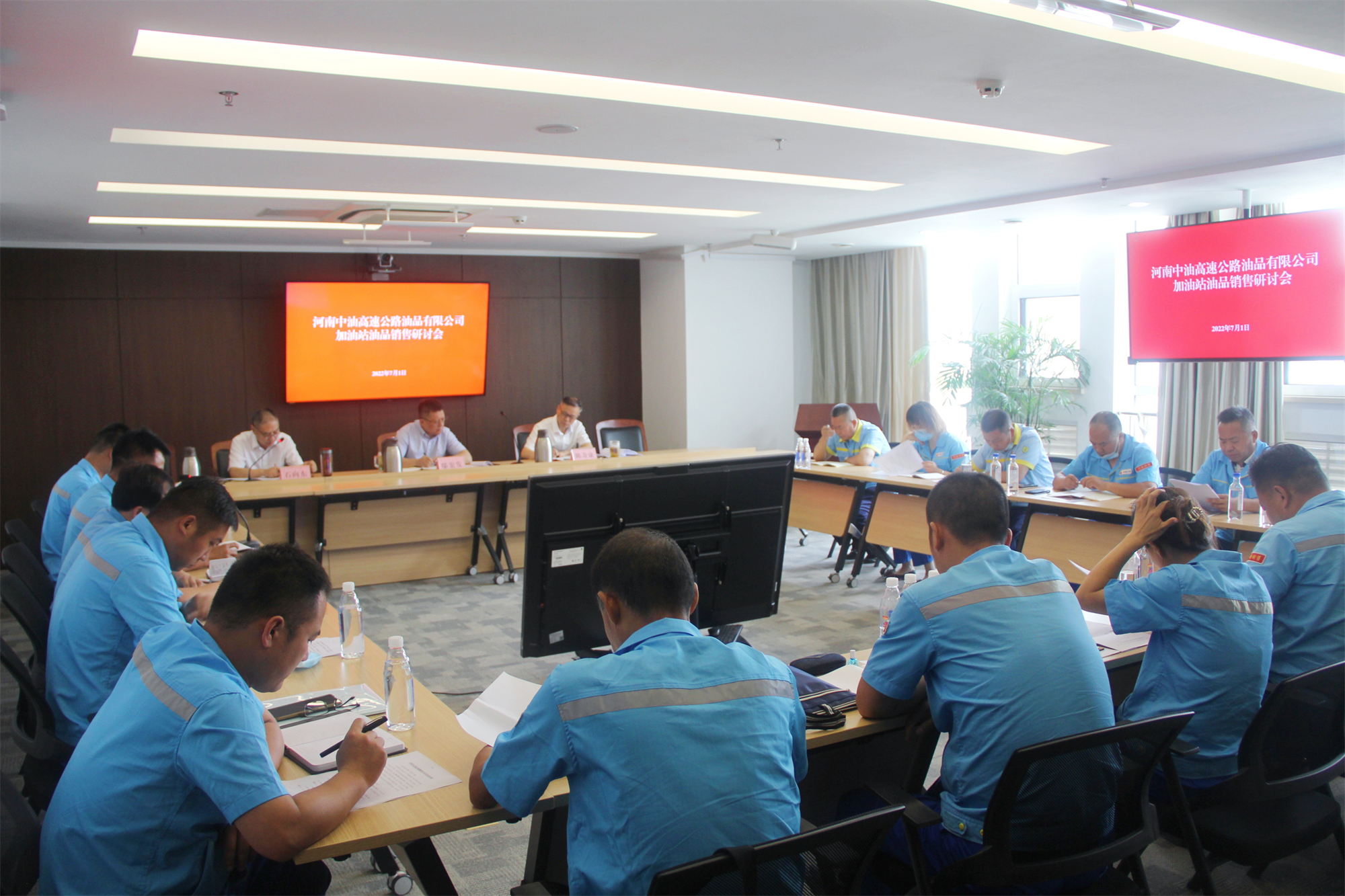 會(huì)場(chǎng).jpg 會(huì)場(chǎng).jpg