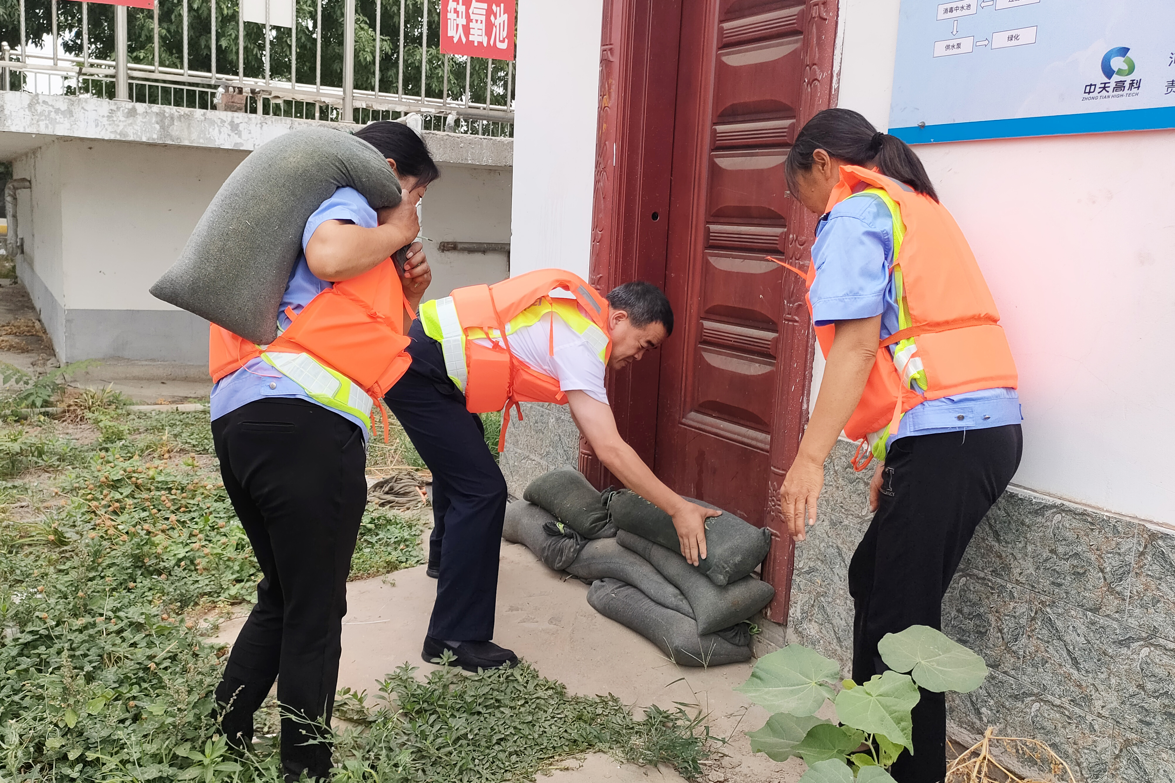 駐馬店服務區開展防汛演練3（攝影尹慧   13569680087）.jpg